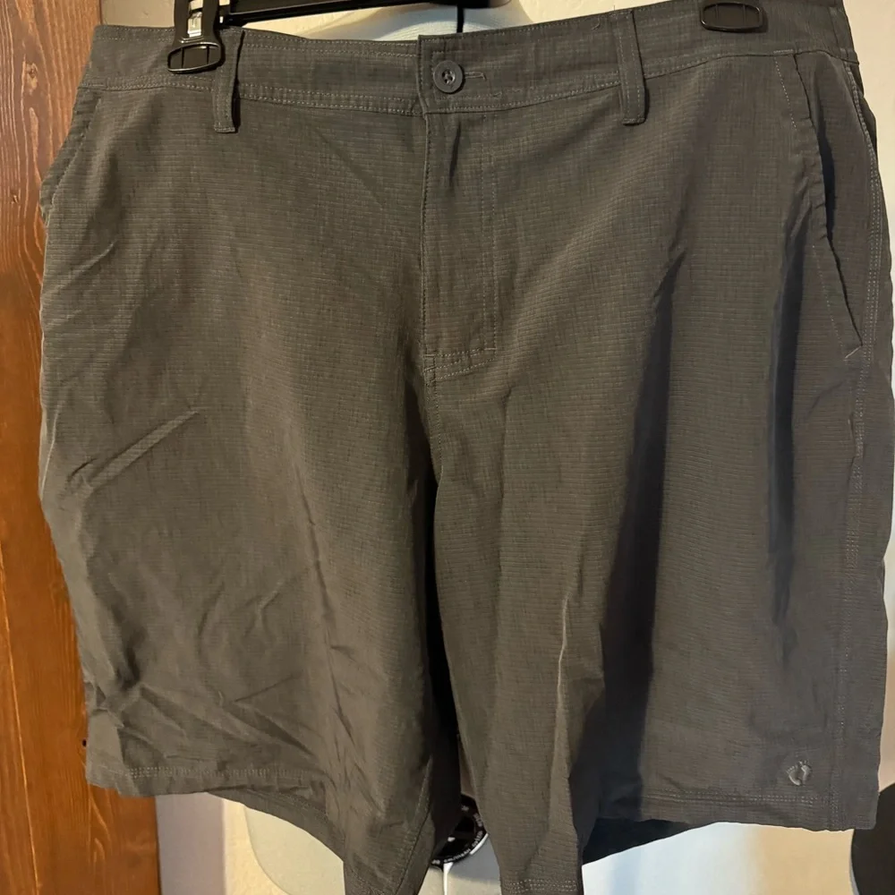 4 Pair Hang Ten Men's Everyday Hybrid Shorts in Black, Gray, Navy, and Khaki - Picture 10 of 13